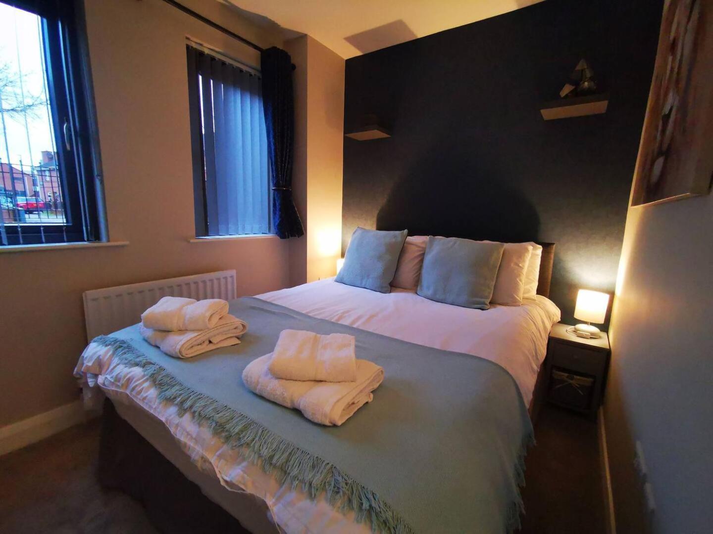 Belfast Central 2 Bedroom Luxurious Modern Stay Exterior photo