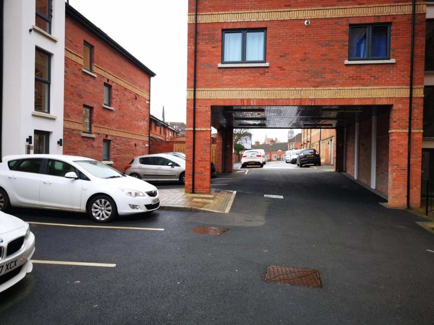 Belfast Central 2 Bedroom Luxurious Modern Stay Exterior photo