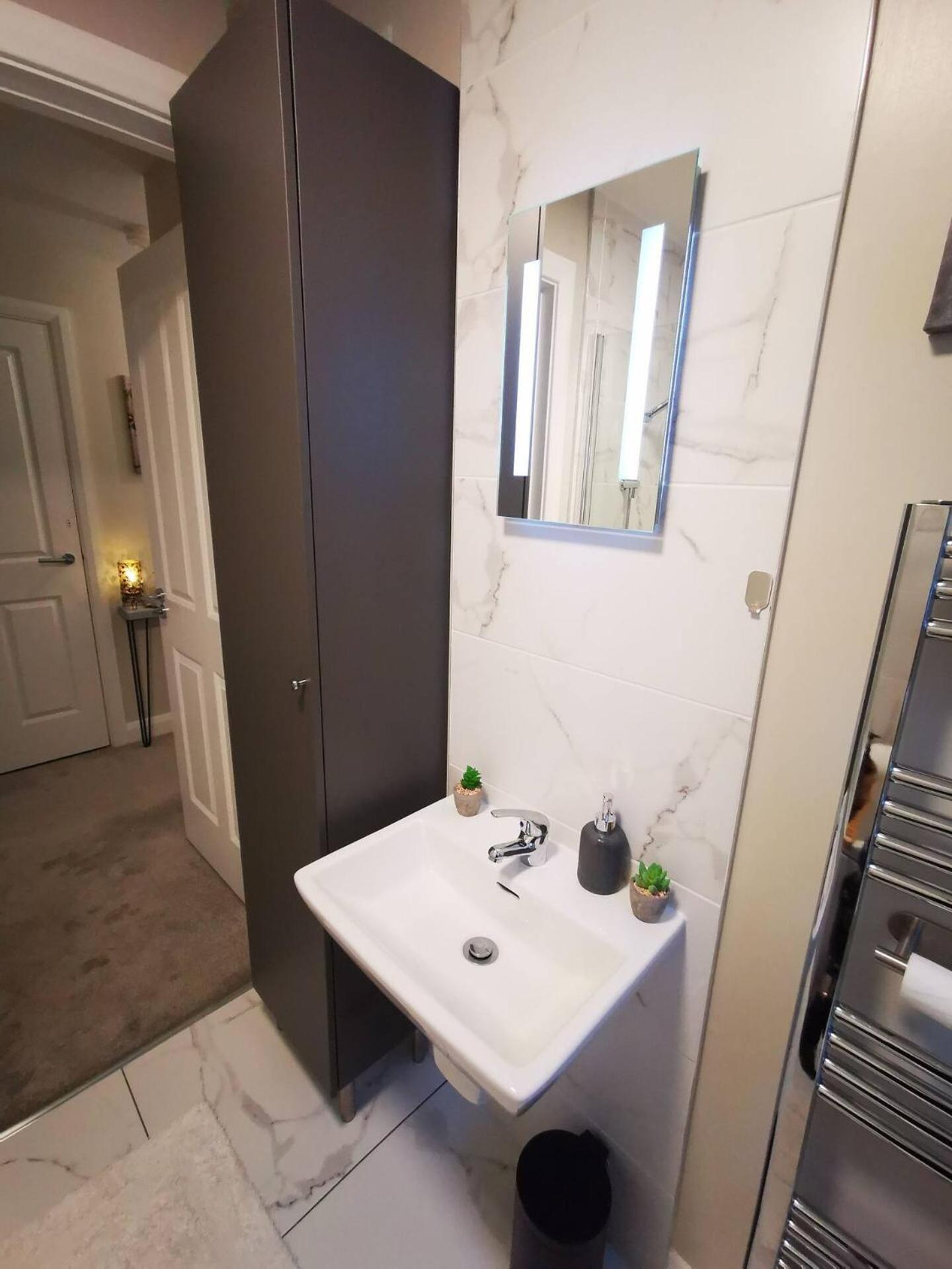 Belfast Central 2 Bedroom Luxurious Modern Stay Exterior photo