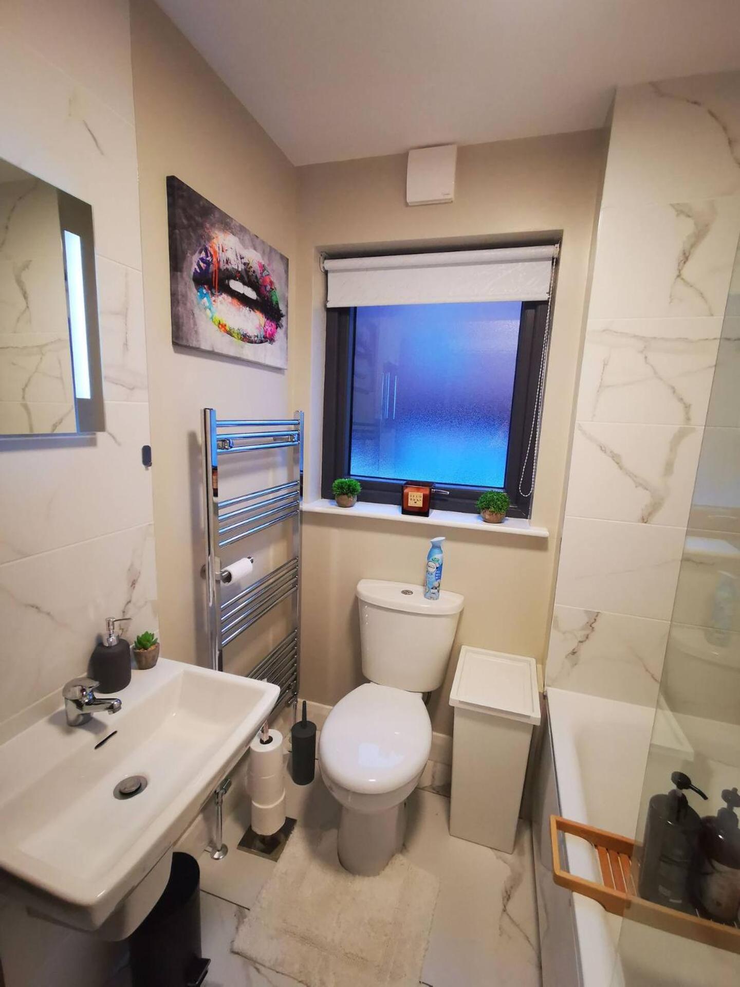 Belfast Central 2 Bedroom Luxurious Modern Stay Exterior photo