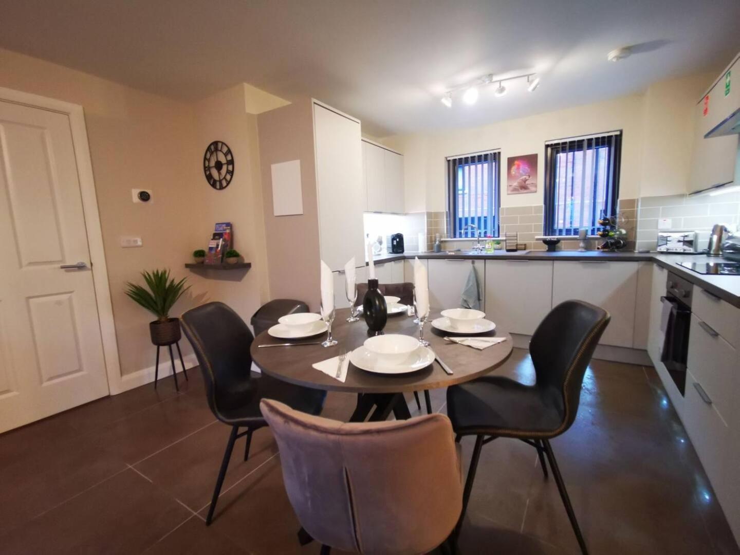 Belfast Central 2 Bedroom Luxurious Modern Stay Exterior photo