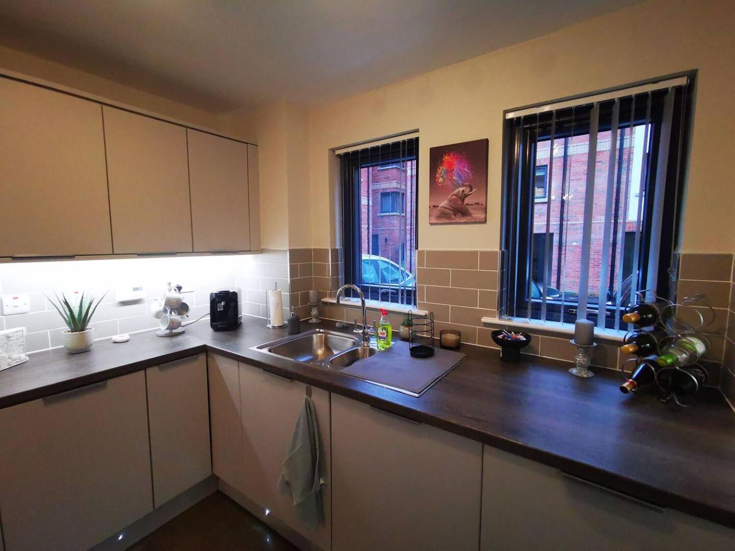Belfast Central 2 Bedroom Luxurious Modern Stay Exterior photo
