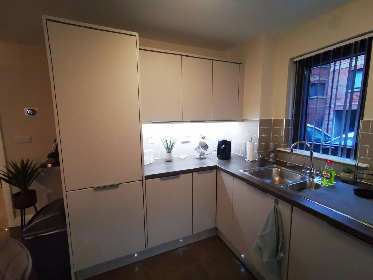 Belfast Central 2 Bedroom Luxurious Modern Stay Exterior photo